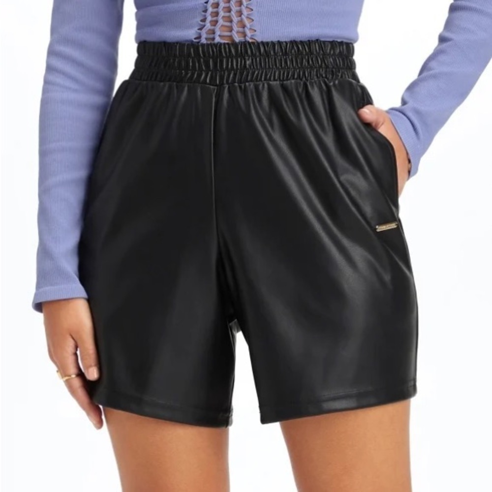 Fabletics NWT Black Vegan Leather High-Waisted Shorts w/ Pockets Size XS